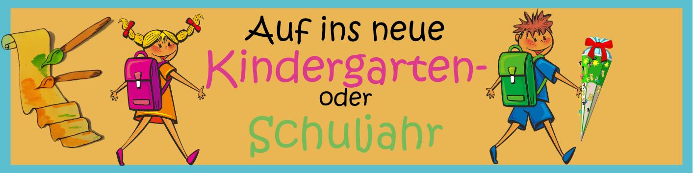Rechteck: Worte 'Auf ins neue Kindergarten- oder Schuljahr'; links gemalt: Papier mit Pinsel, An den Seiten der Schrift zwei Schulkinder mit Tormister und Schultüte